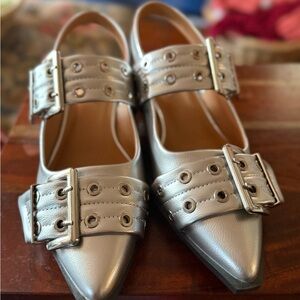 Amazon Silver Women's Flats with Buckle Detail